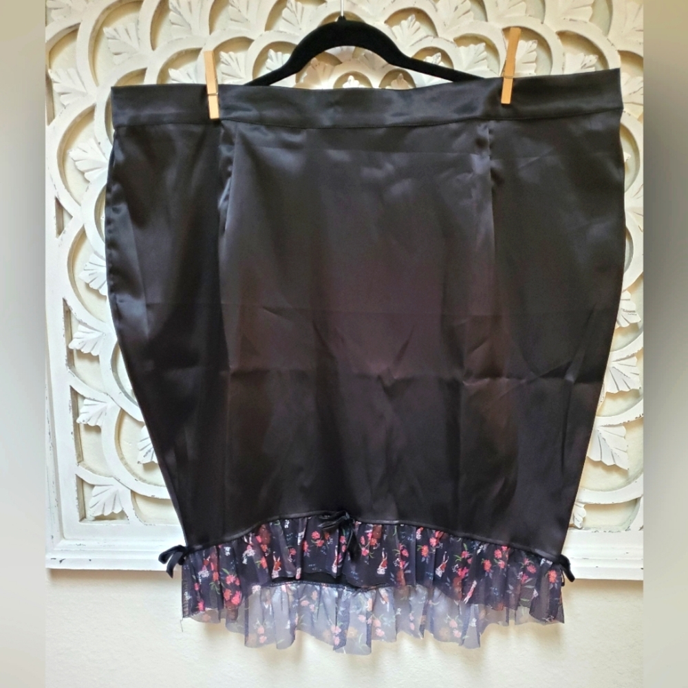 NWT Unique Vintage Betty Boop Satin Skirt with Ruffle Hem 4X 22/24
